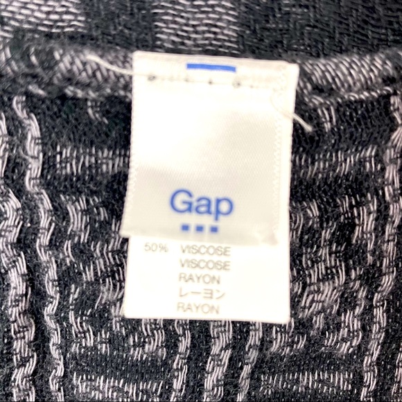 Gap Geo Print Shrug/Wrap OS - Picture 6 of 7